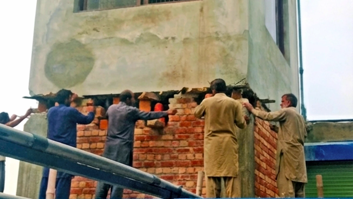 Professional house lifting service using heavy-duty jacks to safely raise homes without demolition. Trusted experts with 30+ years of experience.