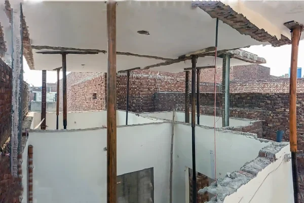 Roof raising project with hydraulic jacks and steel beams for safe building elevation in Pakistan